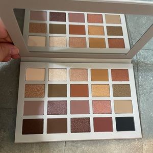 Morphe x Madison Beer Eyeshadow palette